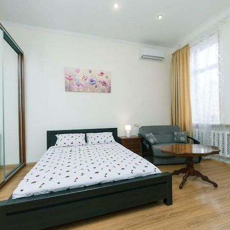 Apartment On Saksahanskoho Street Kiev Exterior foto